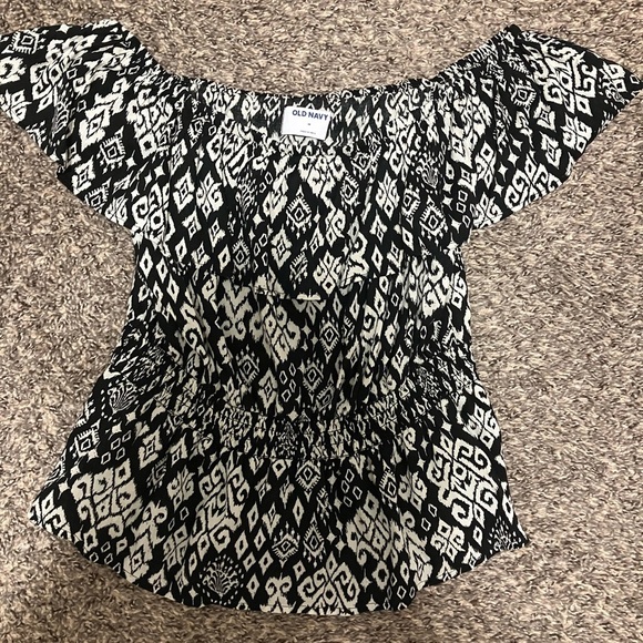 Old Navy Black and White Ikat Peplum Off the Shoulder Blouse Size Medium - Picture 3 of 6